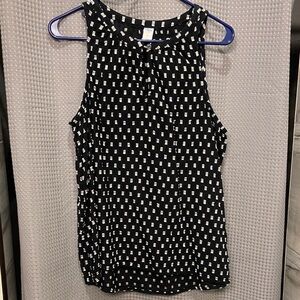 L Old Navy Black and White Patterned Tank Top high neck